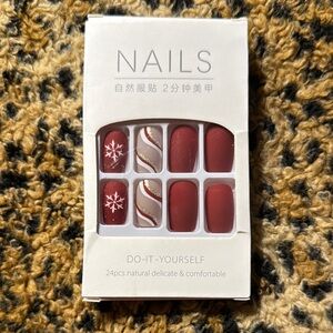 DIY Red Snowflake 24 pc Press on Christmas Nail Set